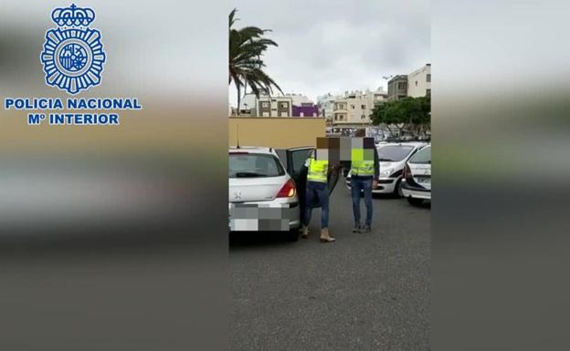 Roba de forma violenta a cuatro taxistas en la misma noche en La Isleta